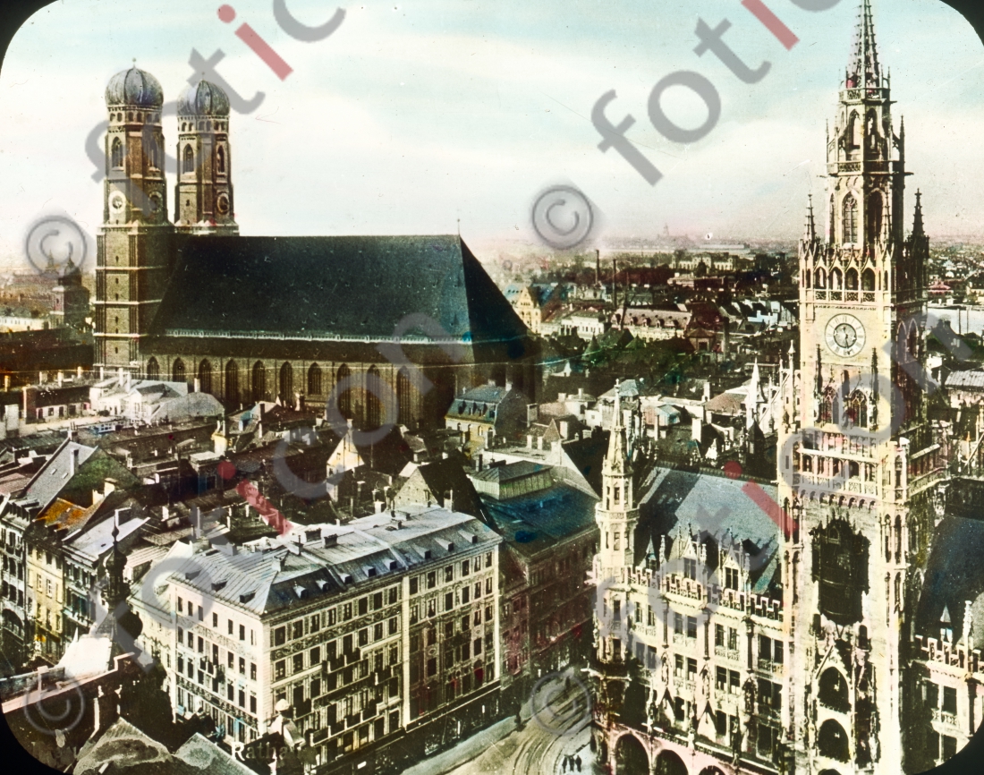 Rathaus und Frauenkirche | Town hall and Frauenkirche (foticon-simon-162-041.jpg)